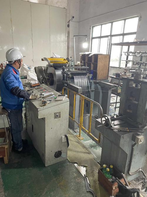Latest company case about small workshop for sheet metal slitter machine stainless steel coils rotary shear blade